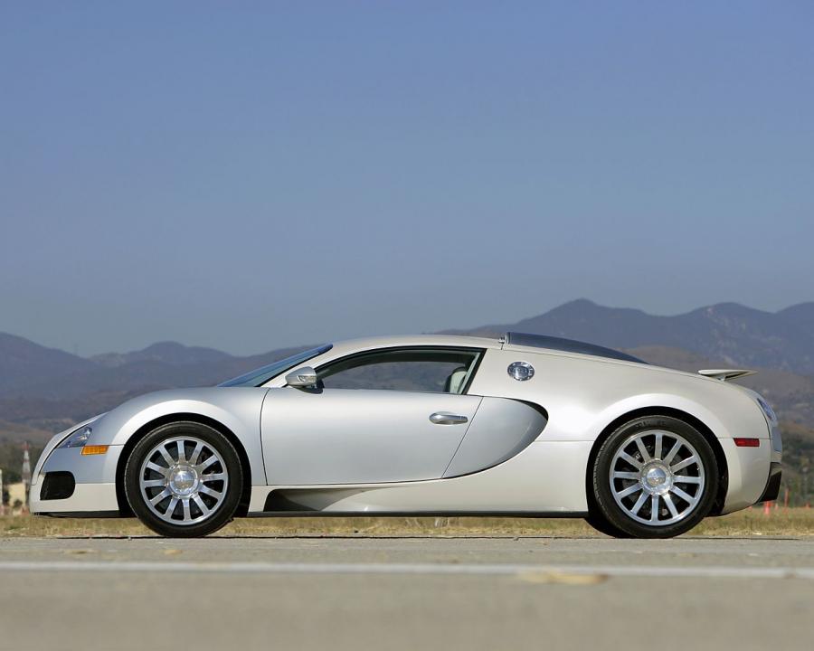  Bugatti Veyron 16.4 2005 года  (US) (фото 2 из 17)